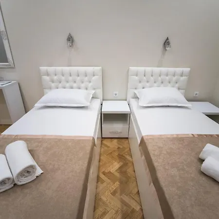 Bed & Breakfast Center Deluxe Garni Nis