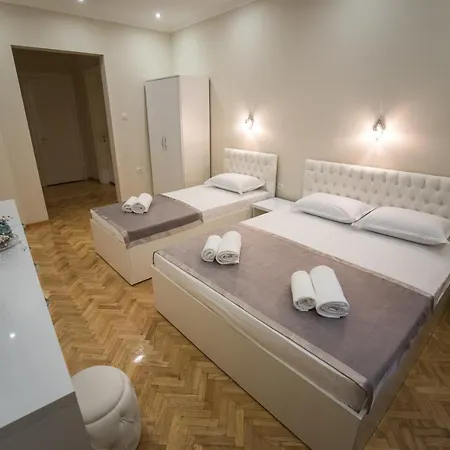 Bed & Breakfast Center Deluxe Garni 4*
