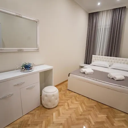 Center Deluxe Garni 4*