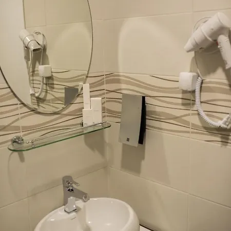 Bed & Breakfast Center Deluxe Garni 4*