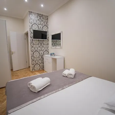 Center Deluxe Garni